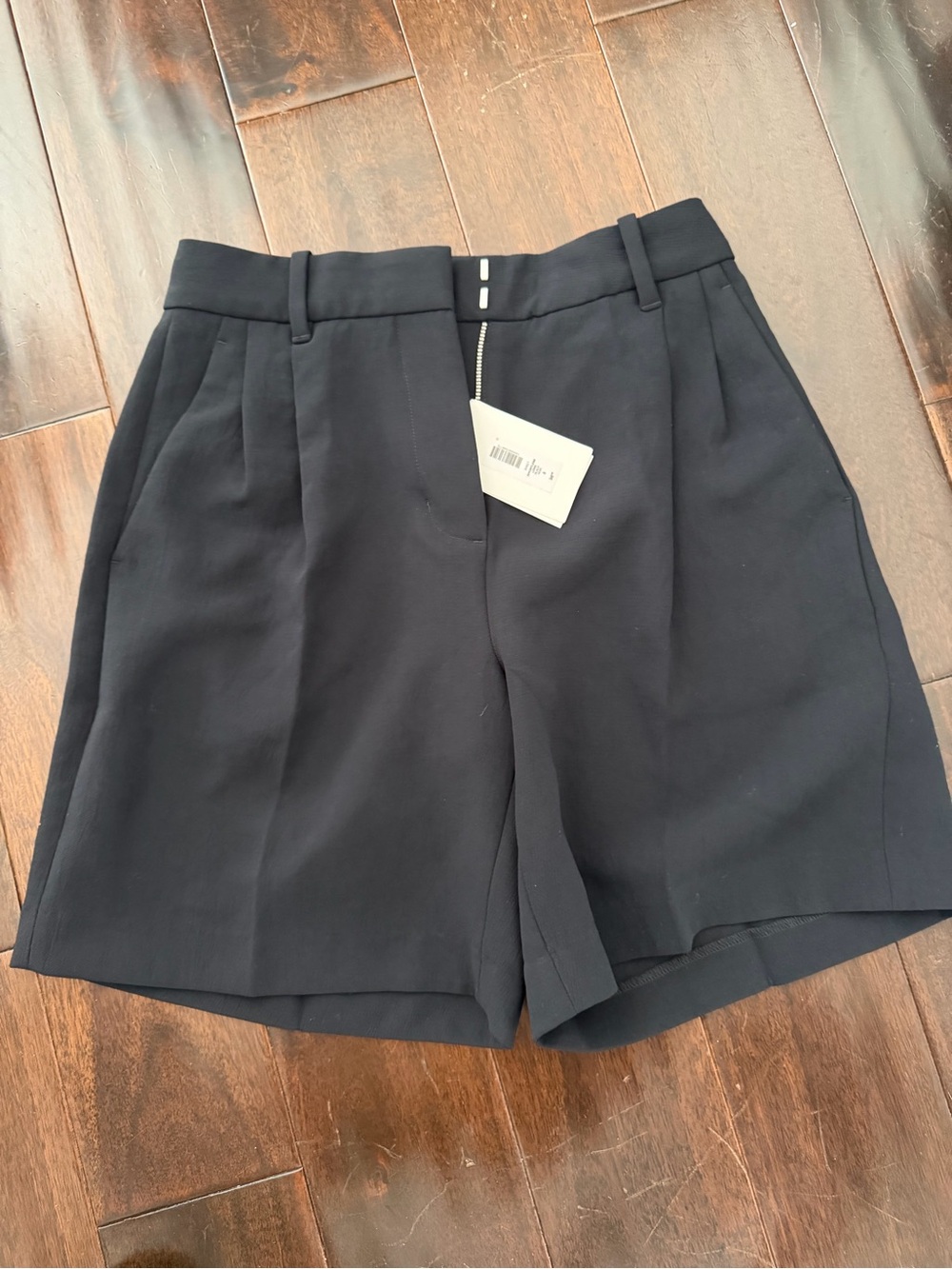 Aritzia The Effortless Short Long - Crepette - NWT black - Picture 3 of 6